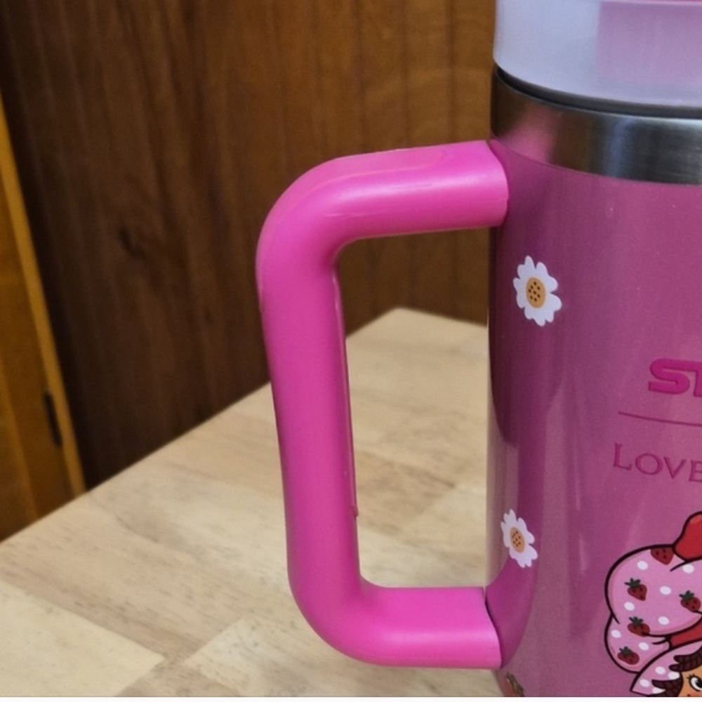 Strawberry Shortcake x Stanley quencher water bottle cup loveshackfancy - Picture 3 of 4